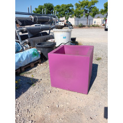 Pot extérieur en plastique occasion dimension 80 x 80 x 80 cm Violet