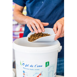 O fil de l'eau nourriture toutes saisons pour bassin