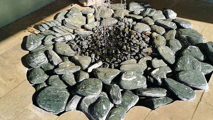 Réalisation fontaine sur mesure de jardin